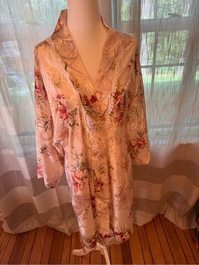 Vintage California Dynasty Floral Robe, featuring a Jacquard Woven Pattern